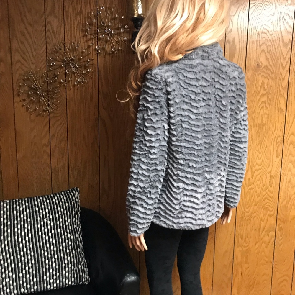 Patagonia" Pelage Gray Faux Fur Fleece Jacket - Picture 4 of 13